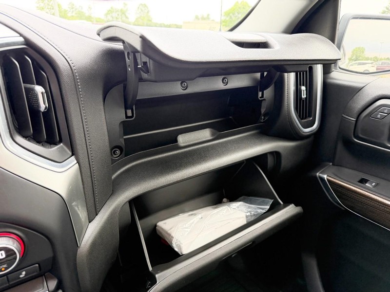 Chevrolet Silverado 1500 Vehicle Full-screen Gallery Image 43