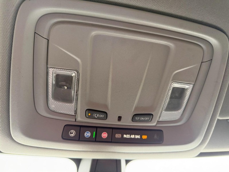 Chevrolet Silverado 1500 Vehicle Full-screen Gallery Image 44