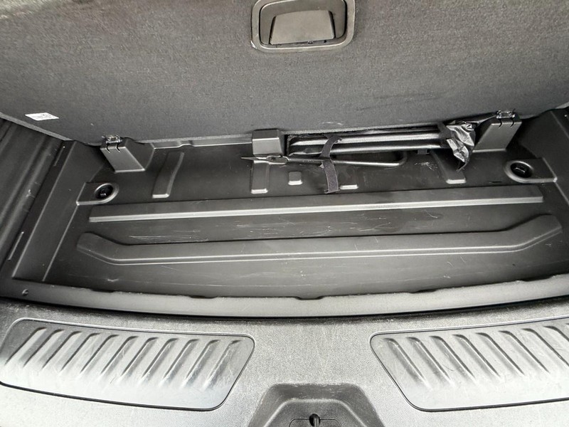 Chevrolet Tahoe Vehicle Full-screen Gallery Image 15