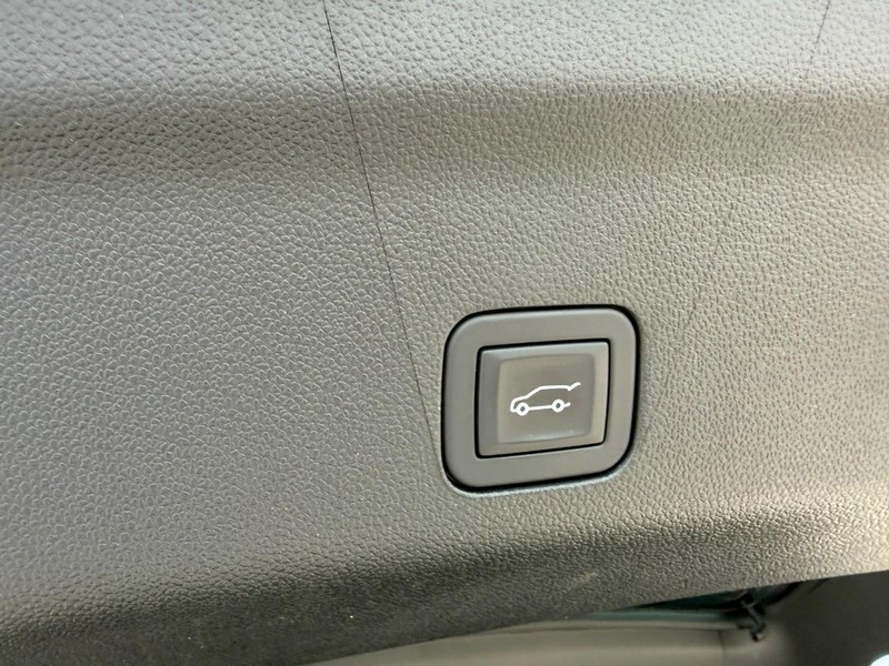 Chevrolet Tahoe Vehicle Full-screen Gallery Image 18