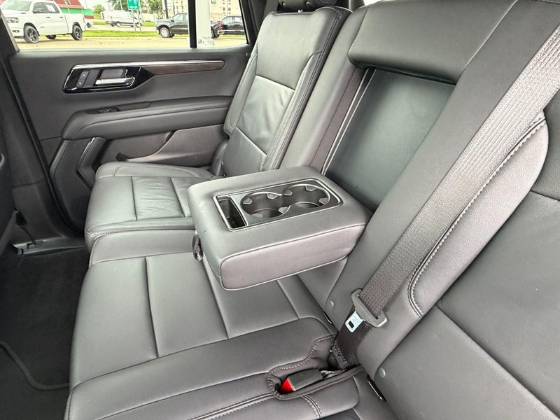 Chevrolet Tahoe Vehicle Full-screen Gallery Image 21