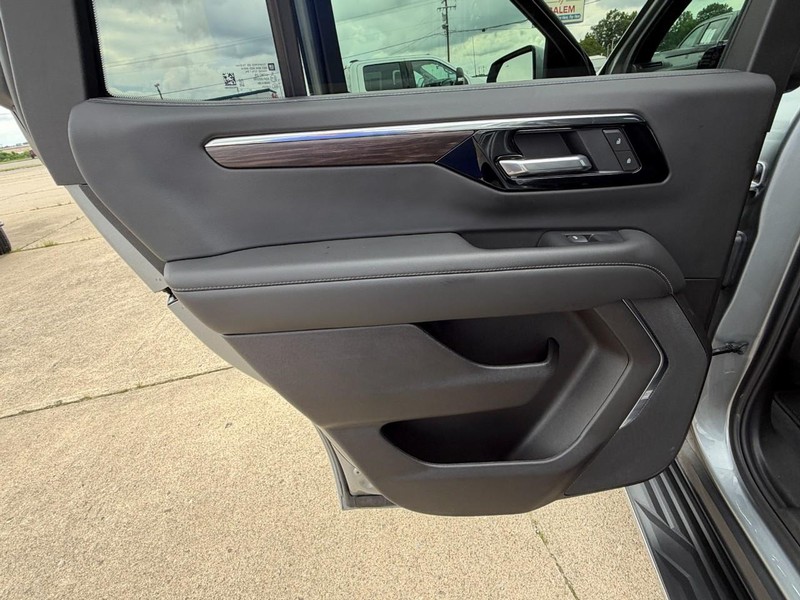 Chevrolet Tahoe Vehicle Full-screen Gallery Image 24