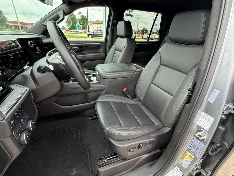 Chevrolet Tahoe Vehicle Full-screen Gallery Image 25