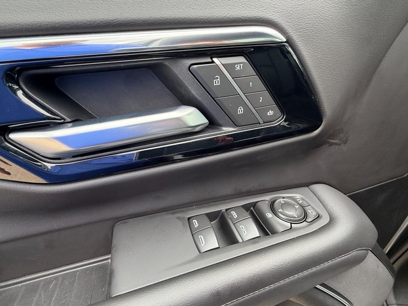Chevrolet Tahoe Vehicle Full-screen Gallery Image 28
