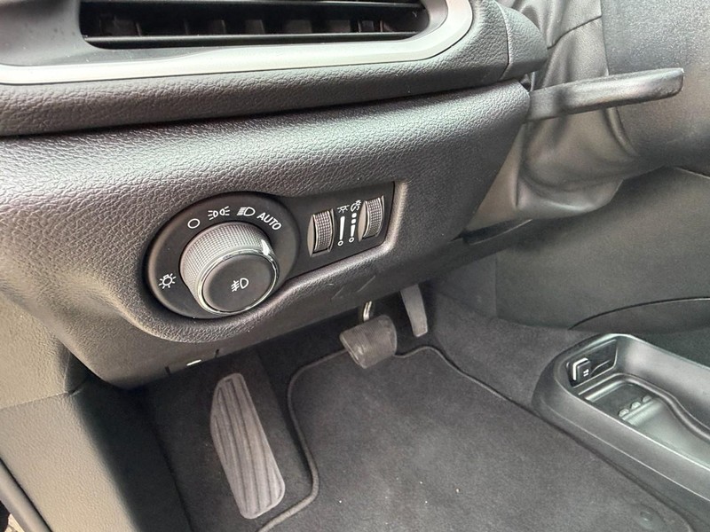 Chrysler Pacifica Vehicle Full-screen Gallery Image 24