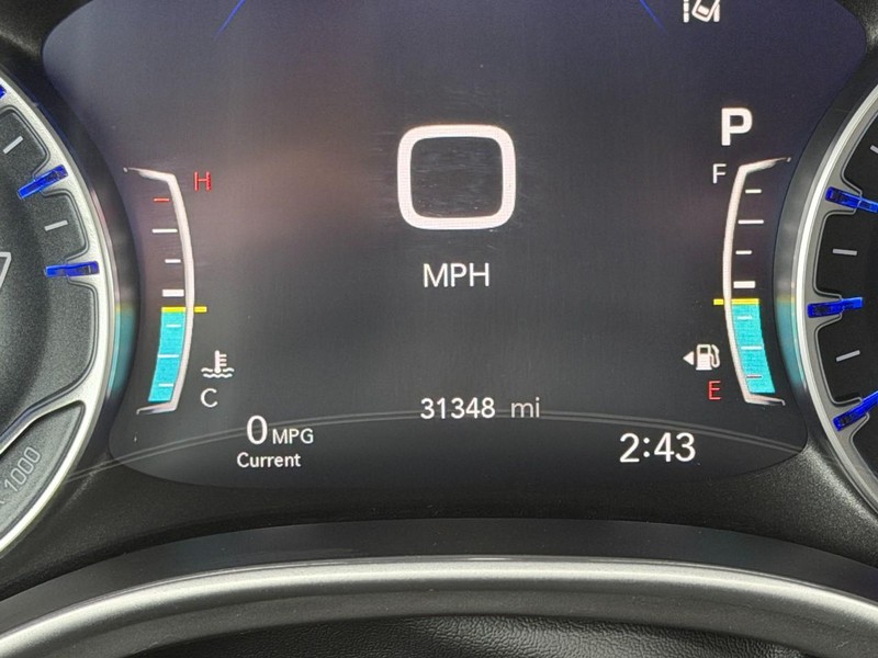 Chrysler Pacifica Vehicle Full-screen Gallery Image 33