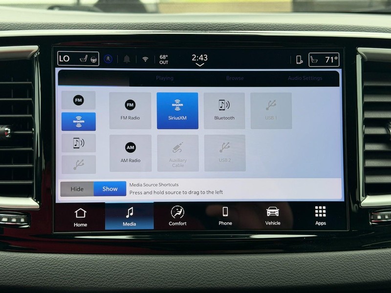 Chrysler Pacifica Vehicle Full-screen Gallery Image 37