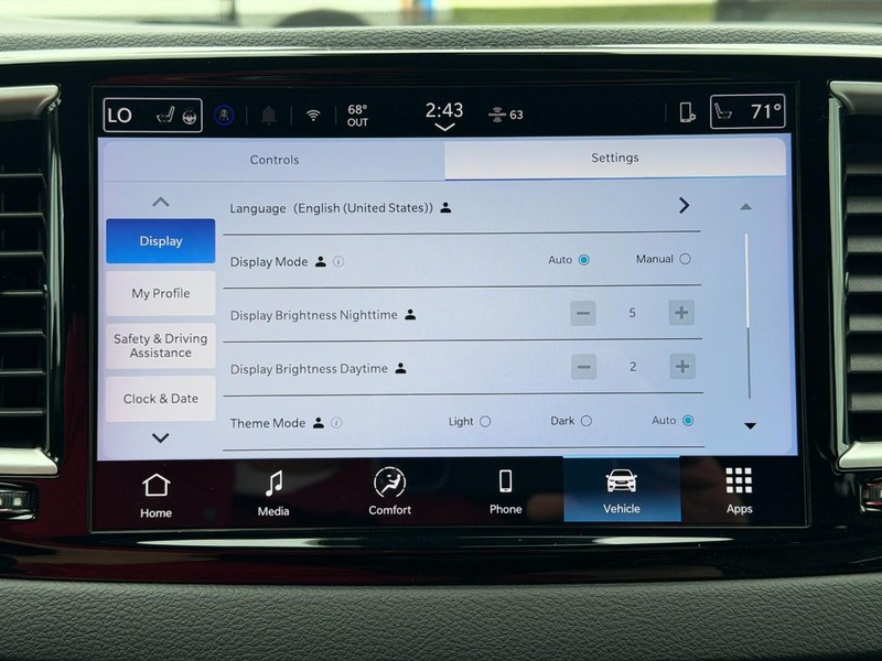 Chrysler Pacifica Vehicle Full-screen Gallery Image 39