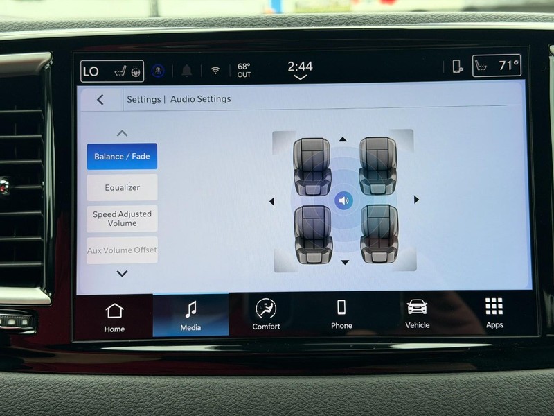 Chrysler Pacifica Vehicle Full-screen Gallery Image 43