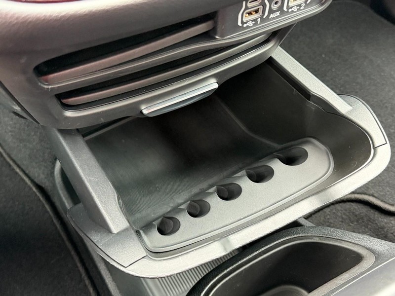 Chrysler Pacifica Vehicle Full-screen Gallery Image 53