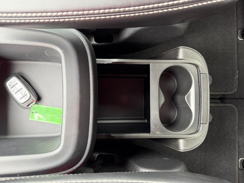 Chrysler Pacifica Vehicle Full-screen Gallery Image 56