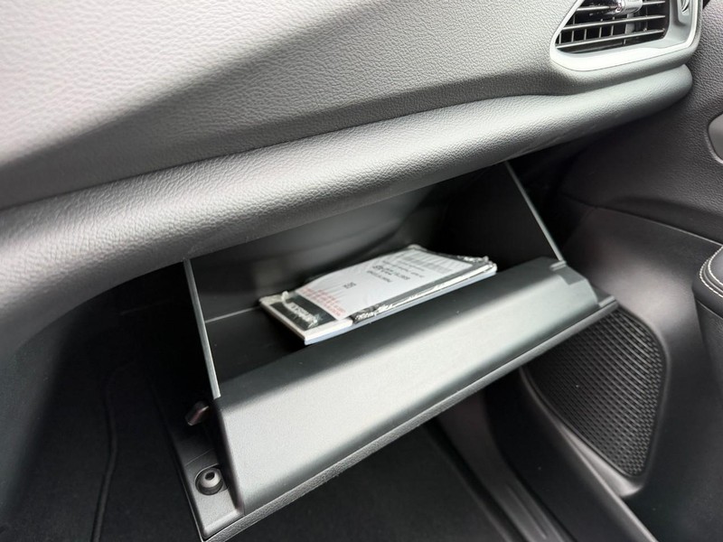 Chrysler Pacifica Vehicle Full-screen Gallery Image 57
