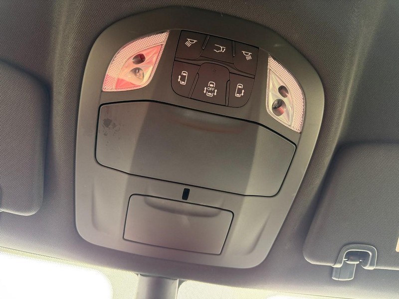 Chrysler Pacifica Vehicle Full-screen Gallery Image 58