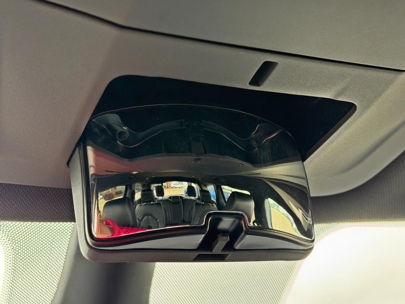 Chrysler Pacifica Vehicle Full-screen Gallery Image 60