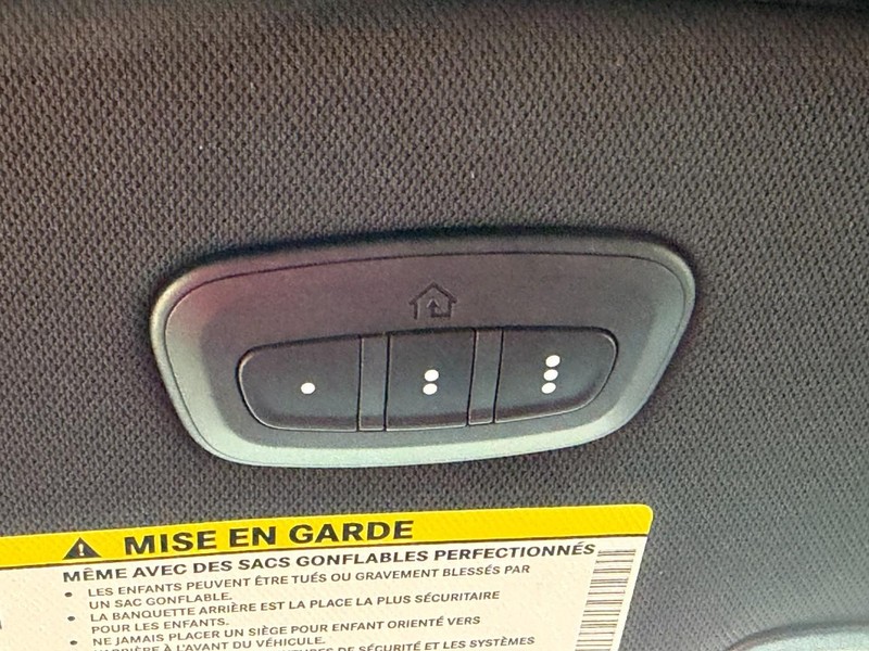 Chrysler Pacifica Vehicle Full-screen Gallery Image 61