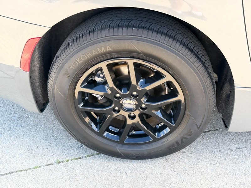 Chrysler Pacifica Vehicle Full-screen Gallery Image 10
