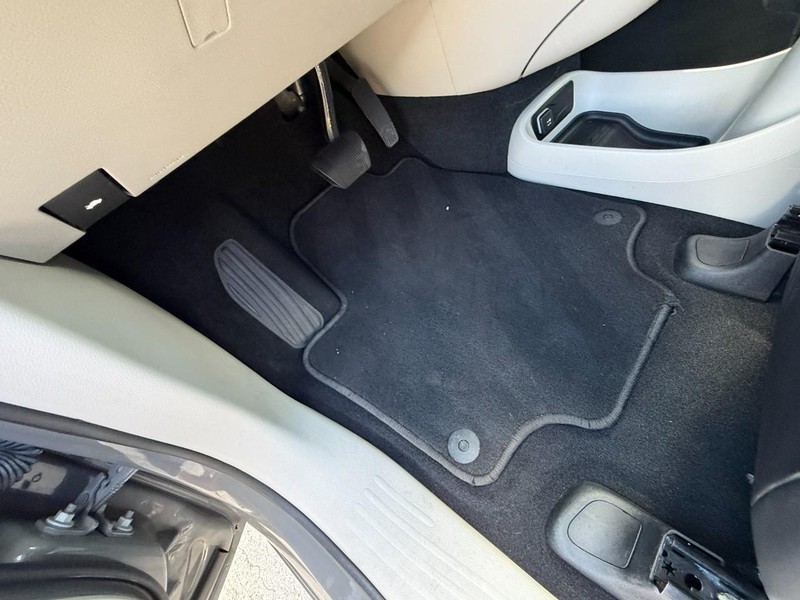 Chrysler Pacifica Vehicle Full-screen Gallery Image 23