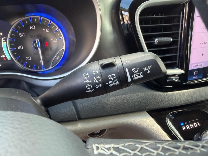 Chrysler Pacifica Vehicle Full-screen Gallery Image 29
