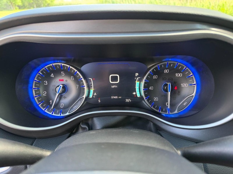 Chrysler Pacifica Vehicle Full-screen Gallery Image 31