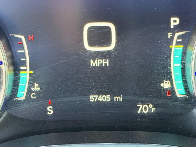 Chrysler Pacifica Vehicle Full-screen Gallery Image 32