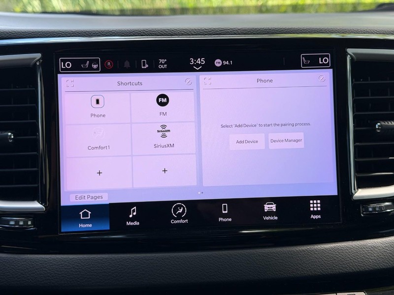 Chrysler Pacifica Vehicle Full-screen Gallery Image 35