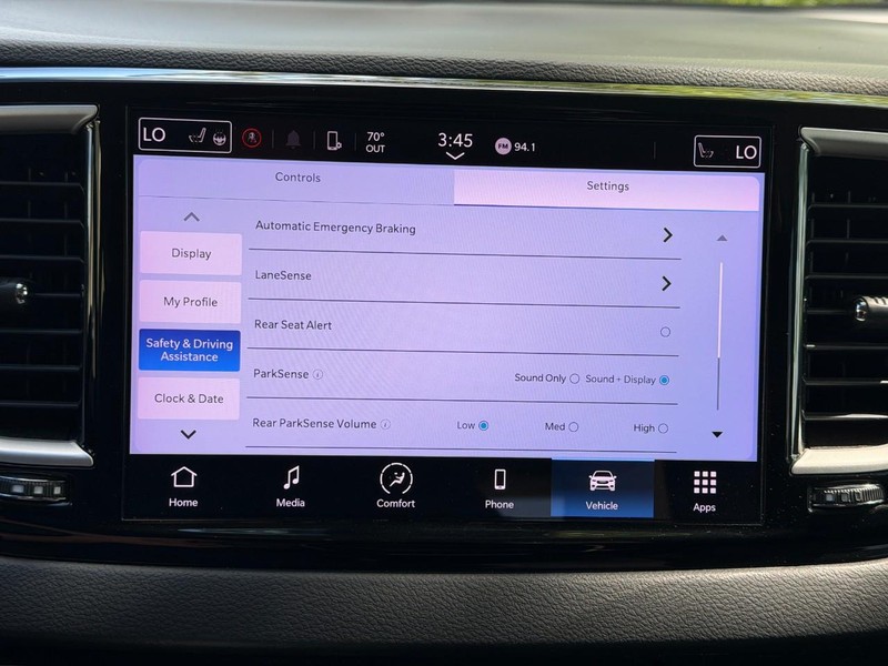 Chrysler Pacifica Vehicle Full-screen Gallery Image 39