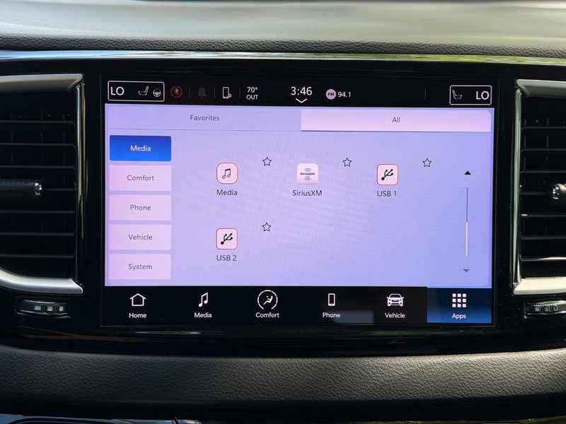 Chrysler Pacifica Vehicle Full-screen Gallery Image 40