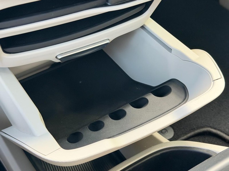 Chrysler Pacifica Vehicle Full-screen Gallery Image 47