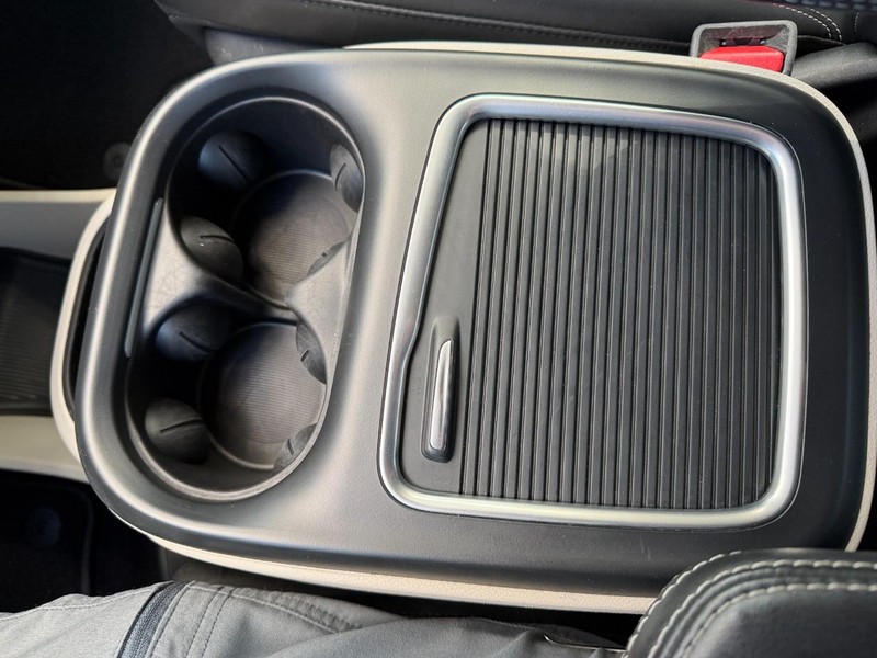 Chrysler Pacifica Vehicle Full-screen Gallery Image 49