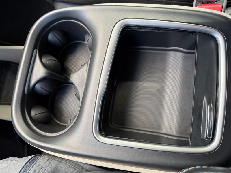 Chrysler Pacifica Vehicle Full-screen Gallery Image 50