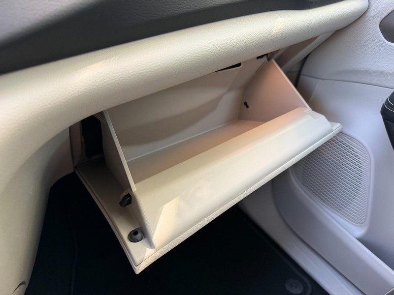 Chrysler Pacifica Vehicle Full-screen Gallery Image 52