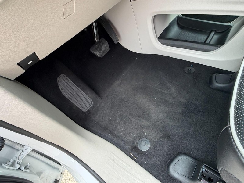 Chrysler Pacifica Vehicle Full-screen Gallery Image 26