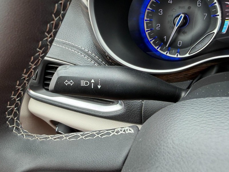 Chrysler Pacifica Vehicle Full-screen Gallery Image 33
