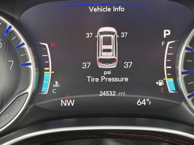 Chrysler Pacifica Vehicle Full-screen Gallery Image 35