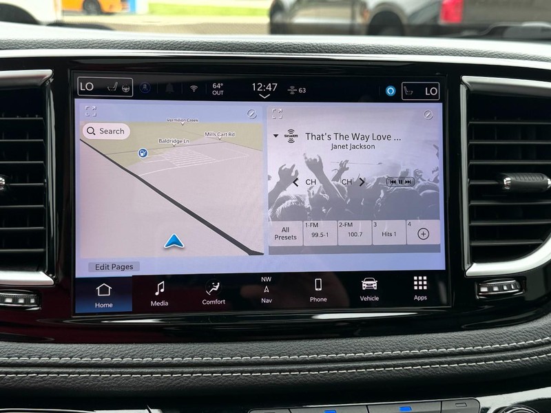 Chrysler Pacifica Vehicle Full-screen Gallery Image 38