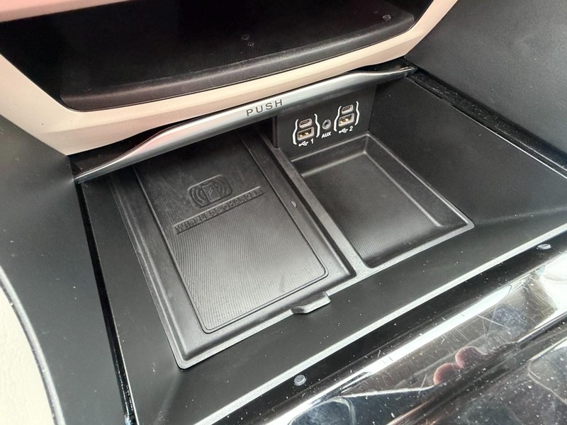 Chrysler Pacifica Vehicle Full-screen Gallery Image 56