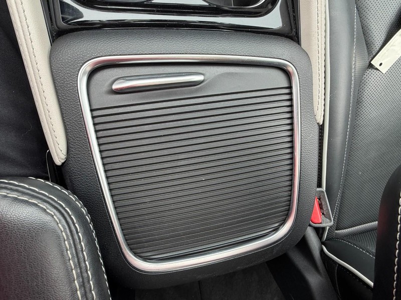 Chrysler Pacifica Vehicle Full-screen Gallery Image 57
