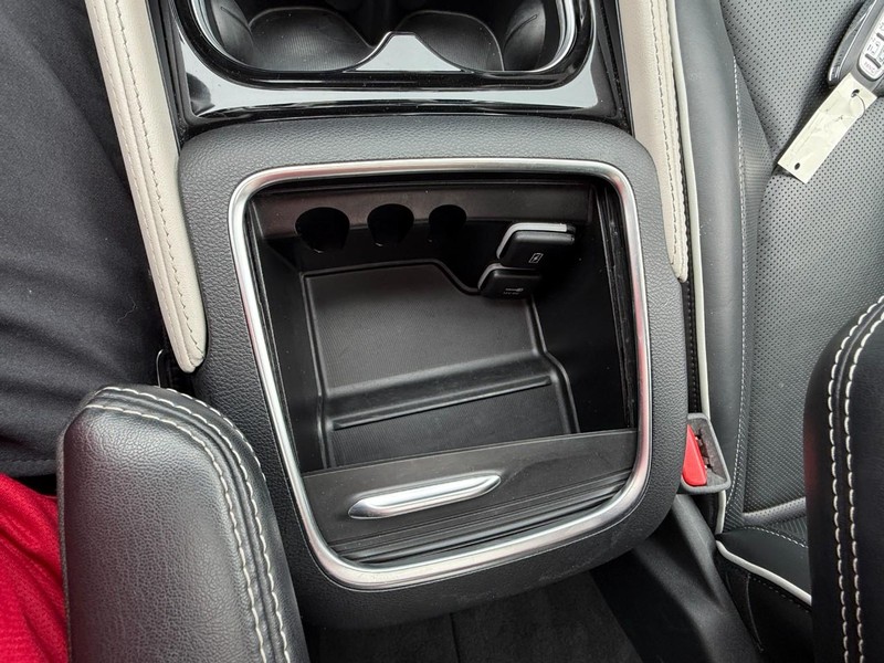 Chrysler Pacifica Vehicle Full-screen Gallery Image 58