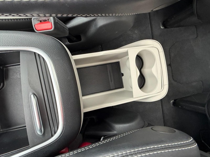 Chrysler Pacifica Vehicle Full-screen Gallery Image 59