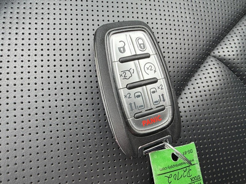 Chrysler Pacifica Vehicle Full-screen Gallery Image 60
