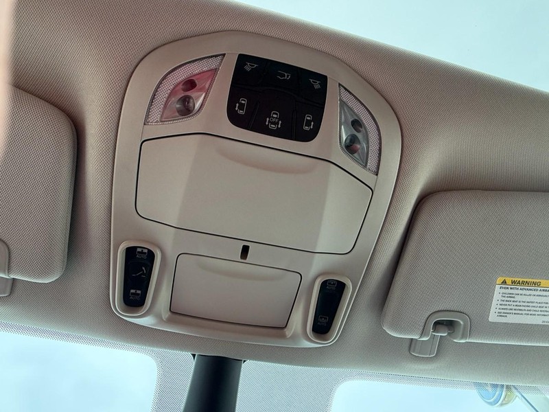 Chrysler Pacifica Vehicle Full-screen Gallery Image 62
