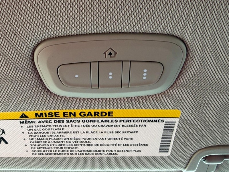 Chrysler Pacifica Vehicle Full-screen Gallery Image 65