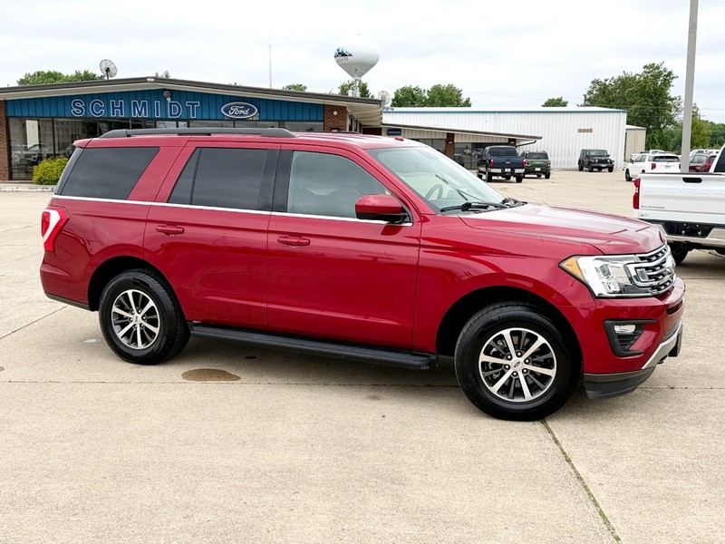 Ford Expedition Vehicle Full-screen Gallery Image 03