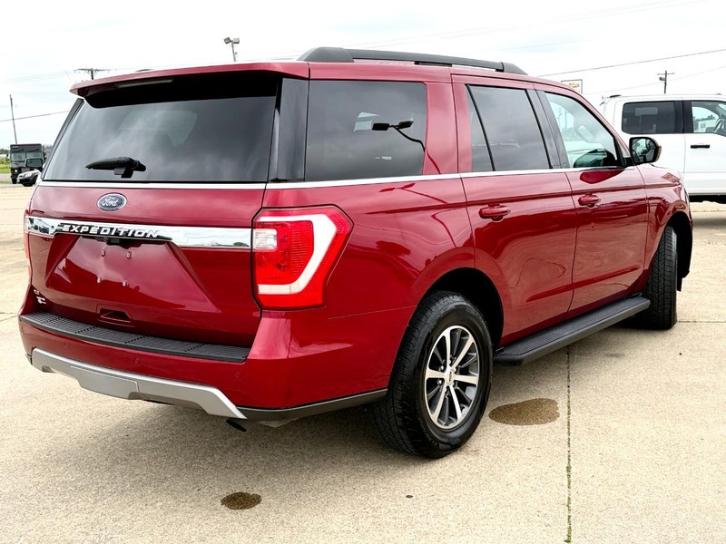Ford Expedition Vehicle Full-screen Gallery Image 04