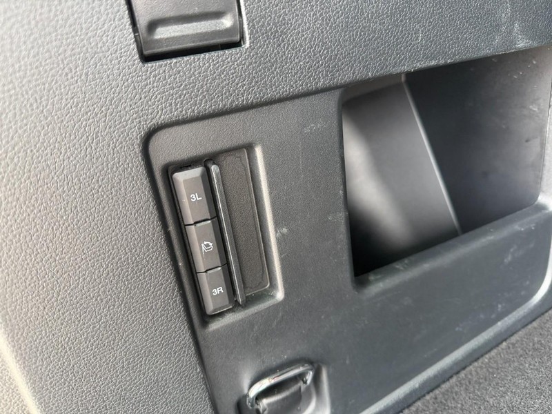 Ford Expedition Vehicle Full-screen Gallery Image 14