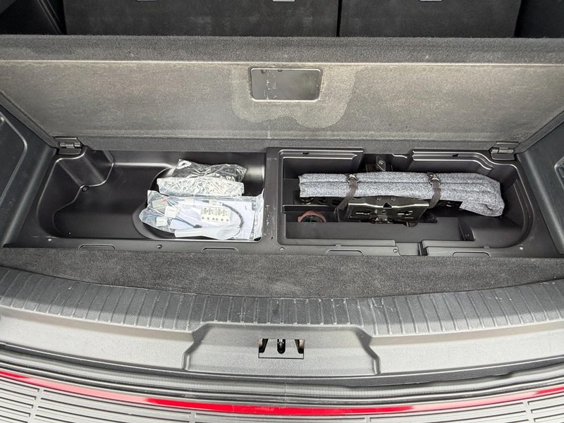 Ford Expedition Vehicle Full-screen Gallery Image 17