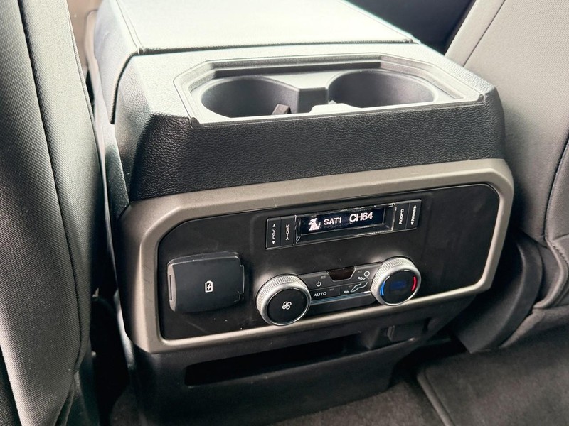 Ford Expedition Vehicle Full-screen Gallery Image 20
