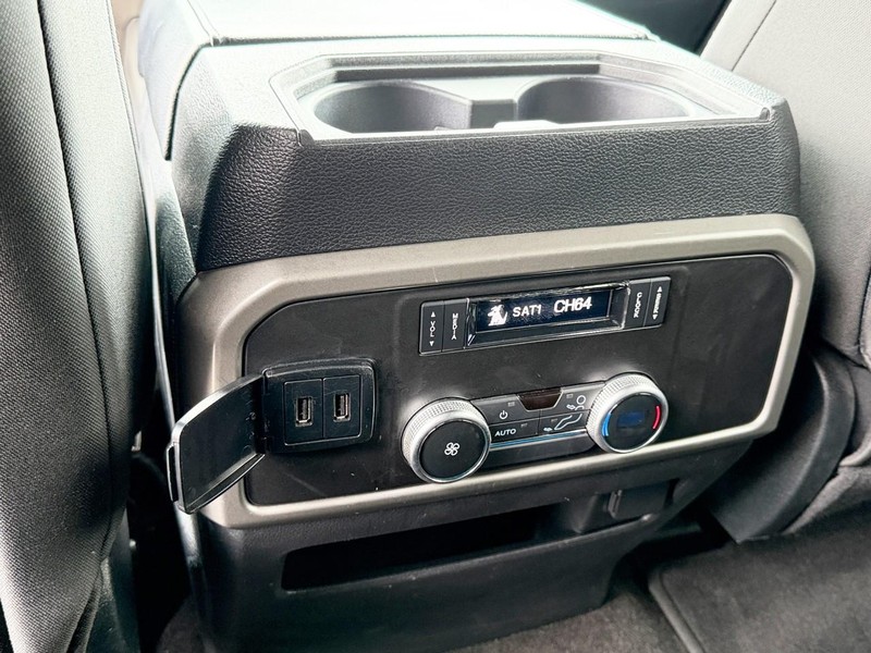 Ford Expedition Vehicle Full-screen Gallery Image 21