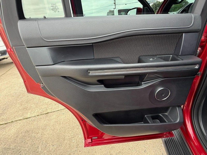 Ford Expedition Vehicle Full-screen Gallery Image 23