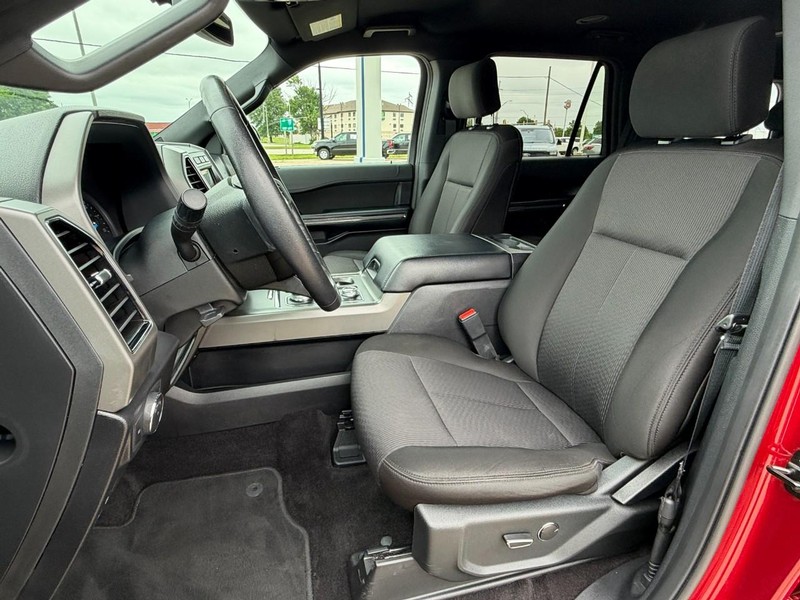 Ford Expedition Vehicle Full-screen Gallery Image 24